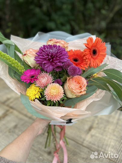 Букет с хризантемой, розой и герберами