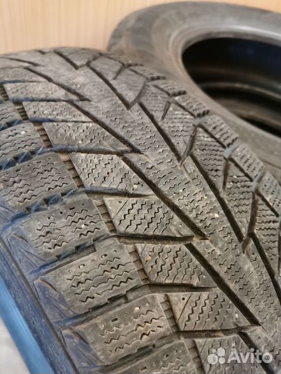 Hankook Winter I'Cept iZ 2 W616 215/65 R17 99T