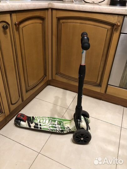 Продам самокат трехколесный Micar