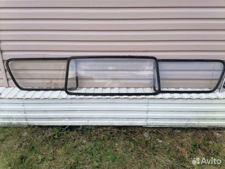 Стекла задние Нива ваз 2121 цена за комплект 2000