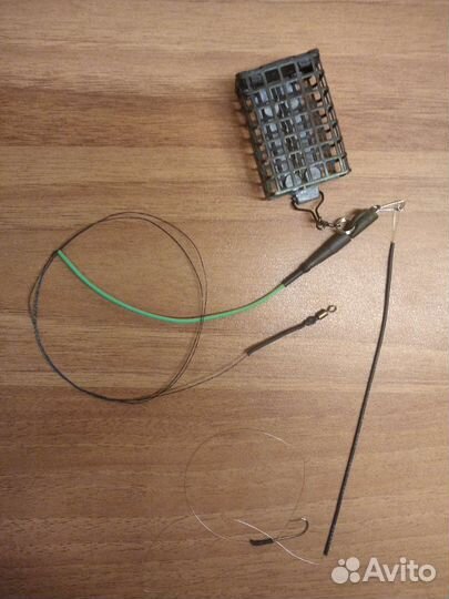 Оснастка фидерная, донная с кормушкой