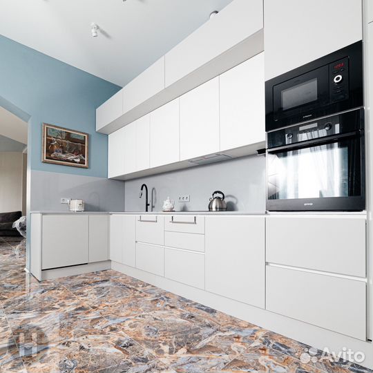 Кухня угловая белая