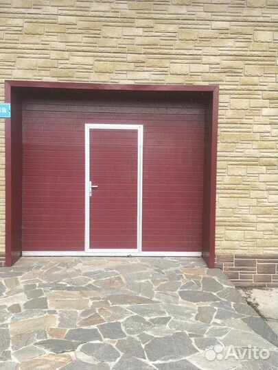 Автоматические подъемные-секционные ворота