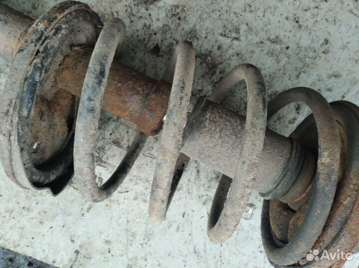 Стойка передняя правая лансер 9 в сборе