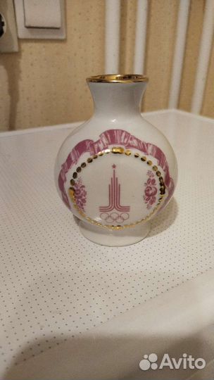 Фарфоровая вазочка 
