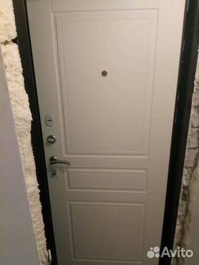 Дверь входная в упаковке новая