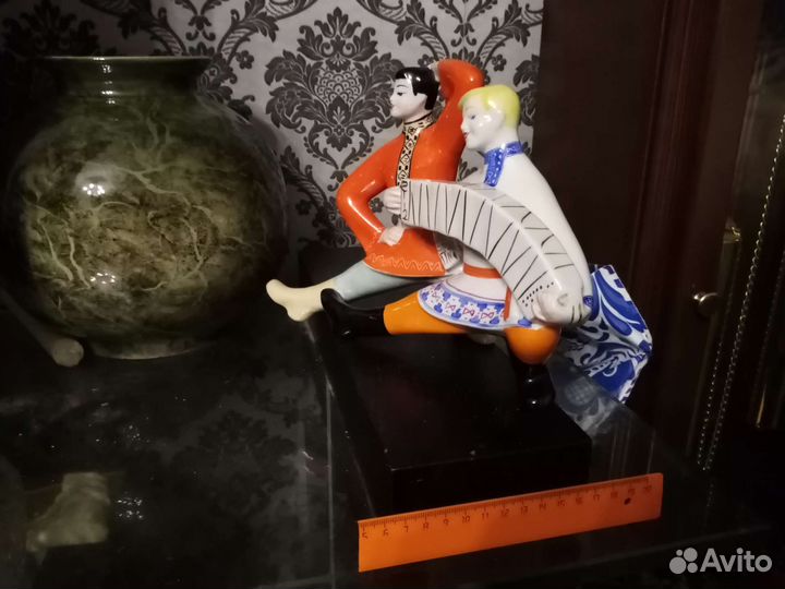 Статуэтки танцоры