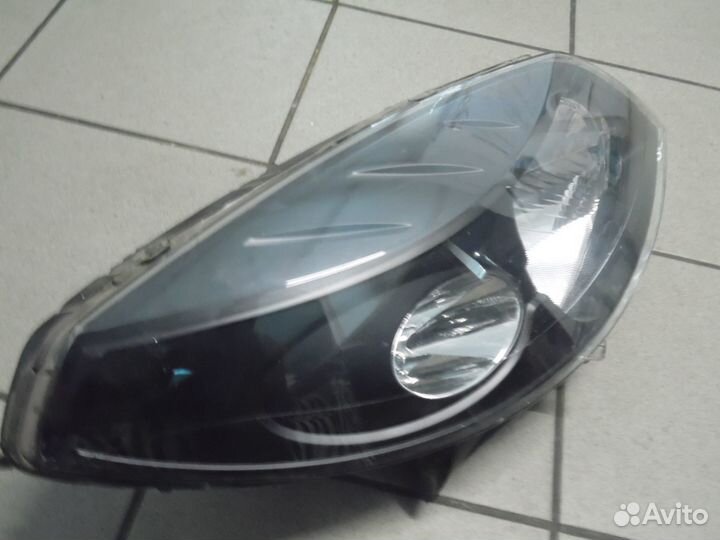 Фара передняя правая Рено Сандеро 1