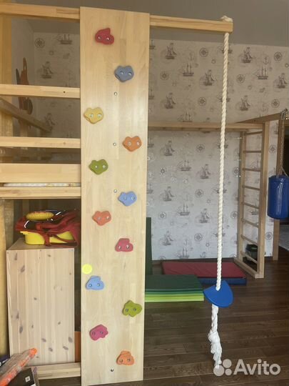 Детский уголок с кроватью