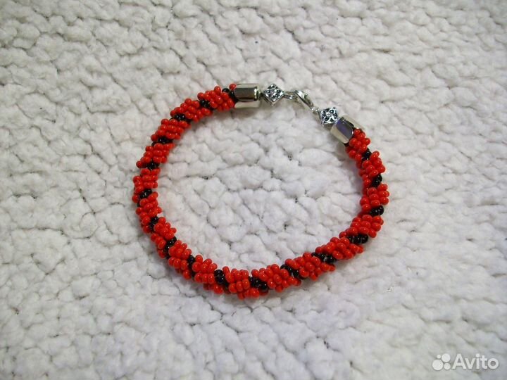 Красно-черный жгут браслет из бисера