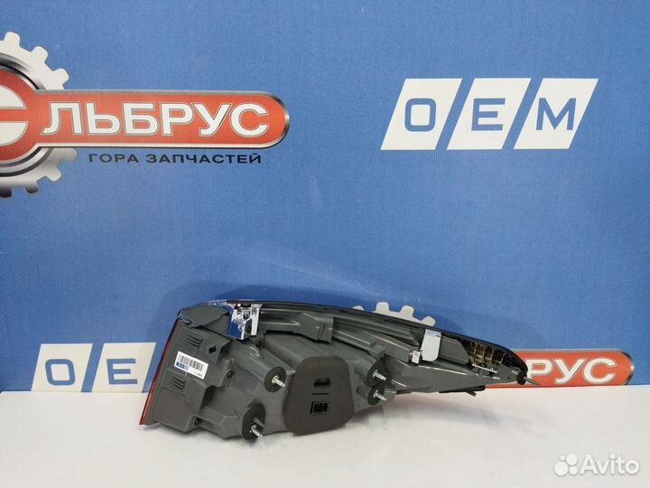 Фонарь левый внешний Kia Quoris новое