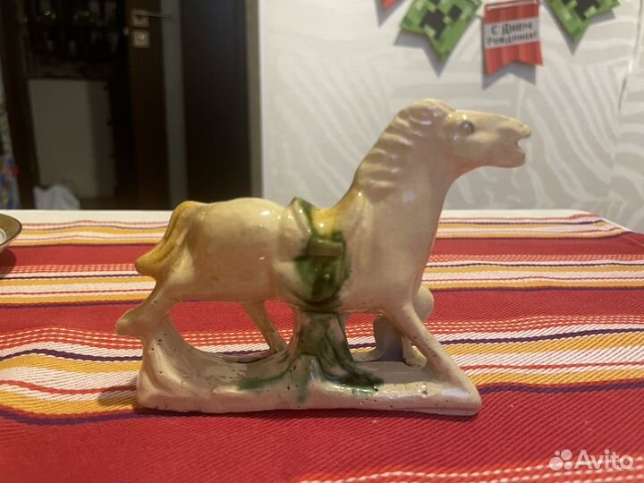 Статуэтка лошадка фаянс