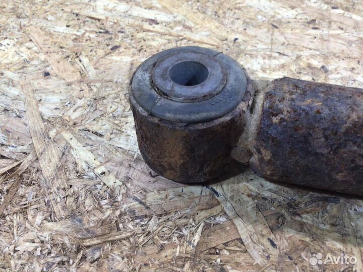 Амортизатор задний Nissan Navara 56200EB30A YD25