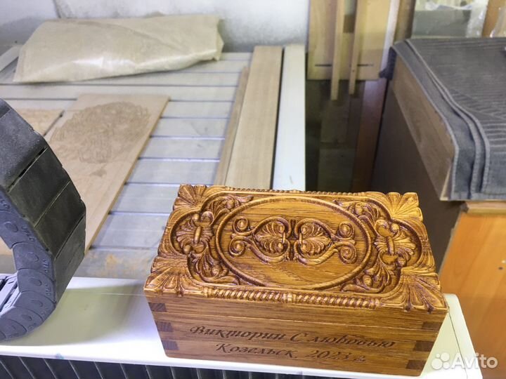 Шкатулка для украшений из дерева