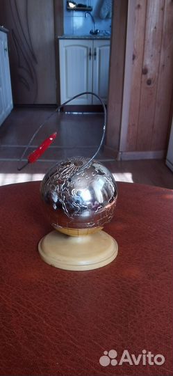 Глобус с ракетой 1961