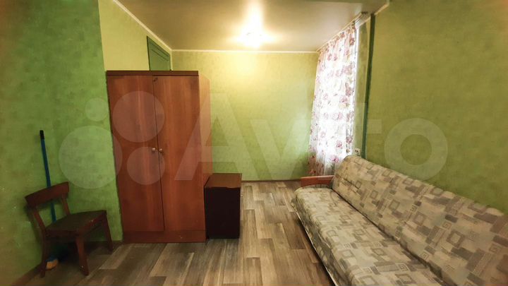 Комната 18 м² в 8-к., 2/4 эт.