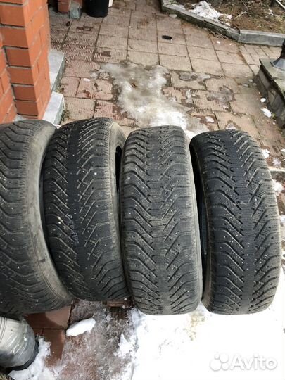 Goodyear UltraGrip 500 235/65 R17