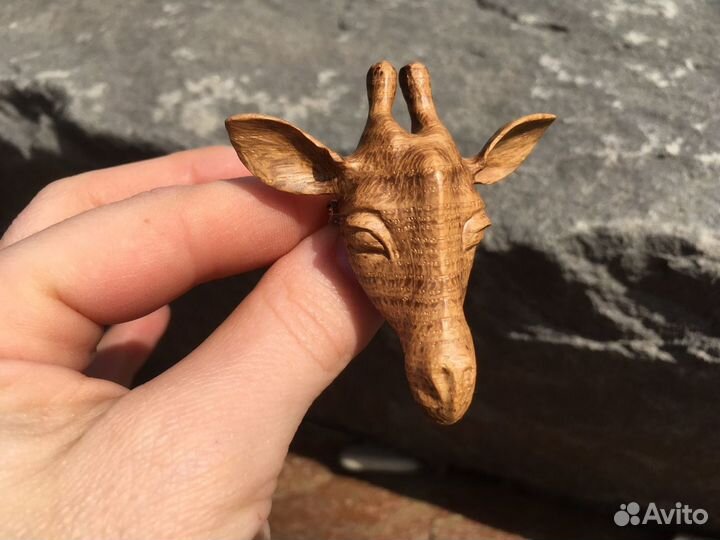 Брошь ручной работы из дерева