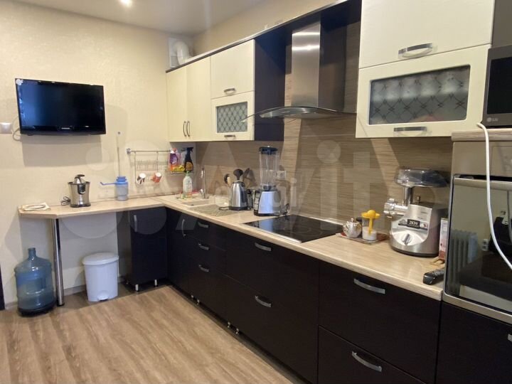 2-к. квартира, 72,2 м², 1/17 эт.