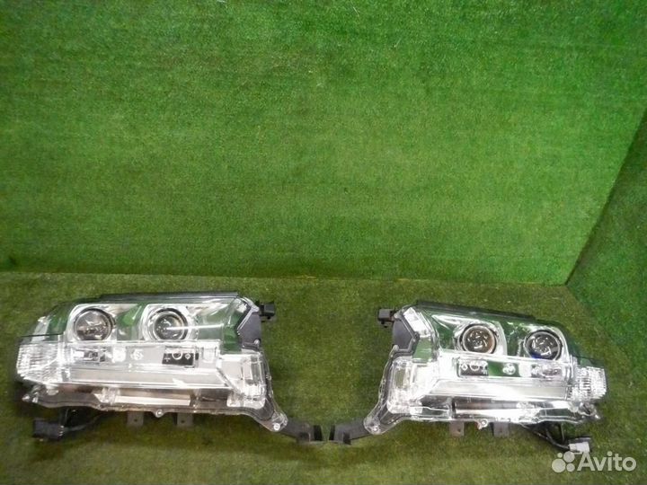 Фара передняя (комплект) Toyota Land Cruiser