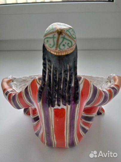 Статуэтка лфз Узбечка с корзиной 50-60г