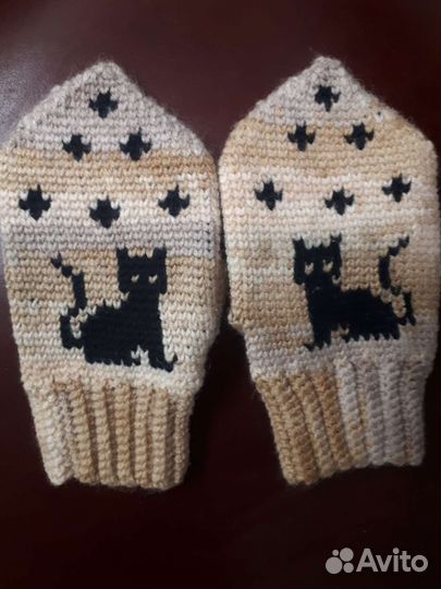 Варежки жаккардовые детские, вязанные крючком
