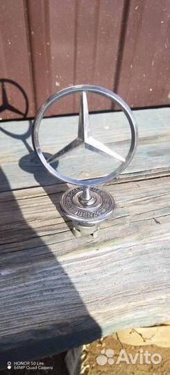 Прицел на капот mercedes