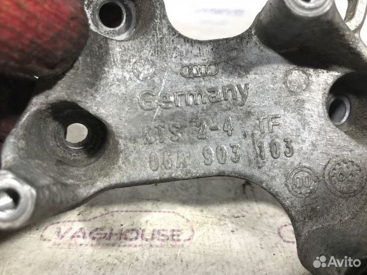 Кронштейн катушки зажигания Volkswagen Golf 4 1.6