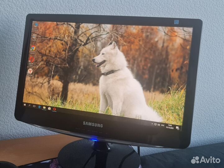 Широкоформатный монитор Samsung 19