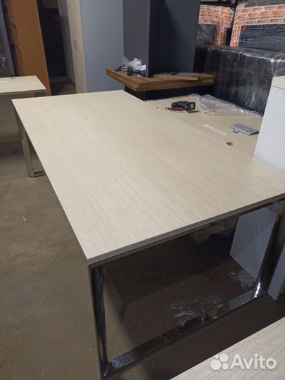 Стол офисный для переговоров