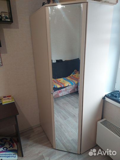 Шкаф угловой