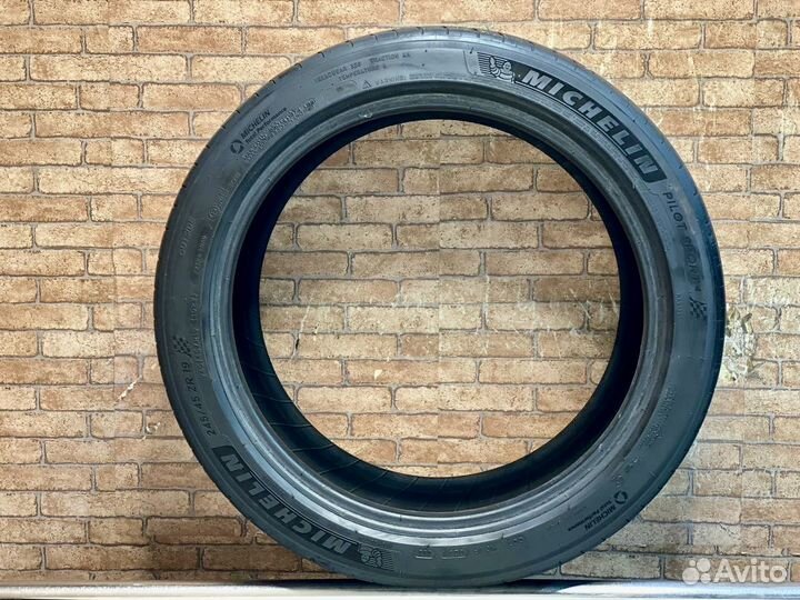 Michelin Pilot Sport 4 245/45 R19