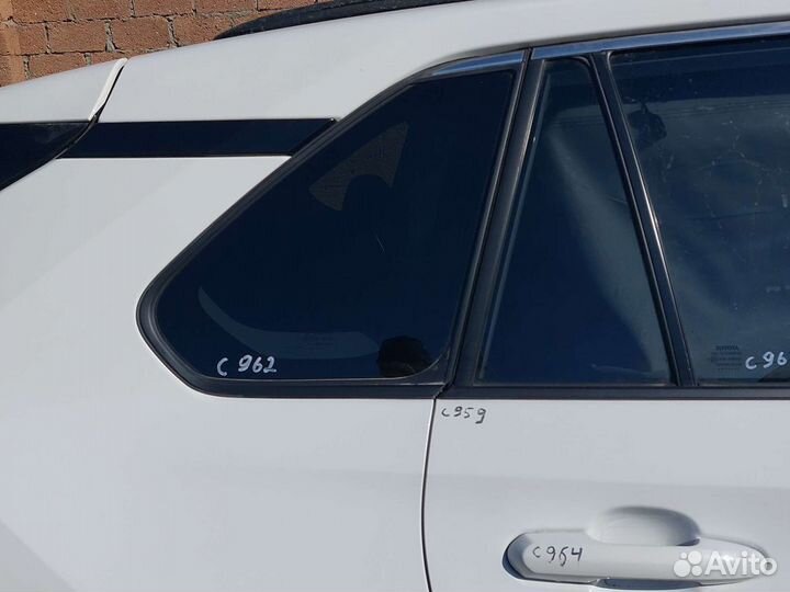 Toyota Rav4 ха50 задняя форточка