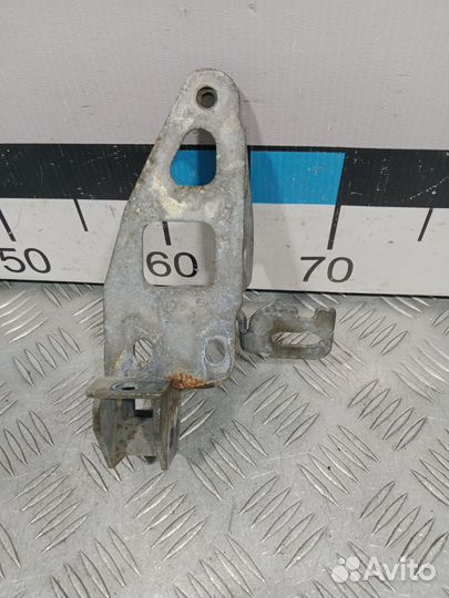 Б/У Кронштейн подрамника правый Audi A8#001