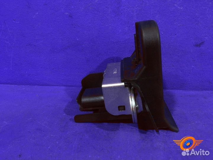 Замок двери багажника задний Skoda Yeti хетчбэк