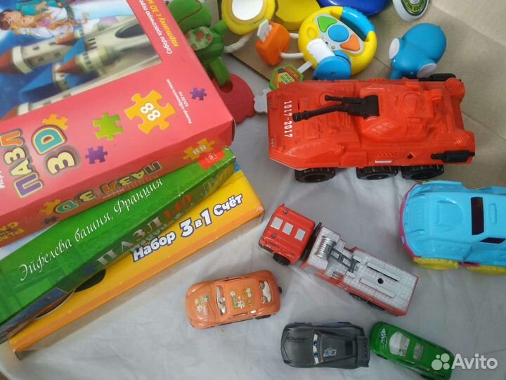 Пакет детских игрушек машинки и пазлы