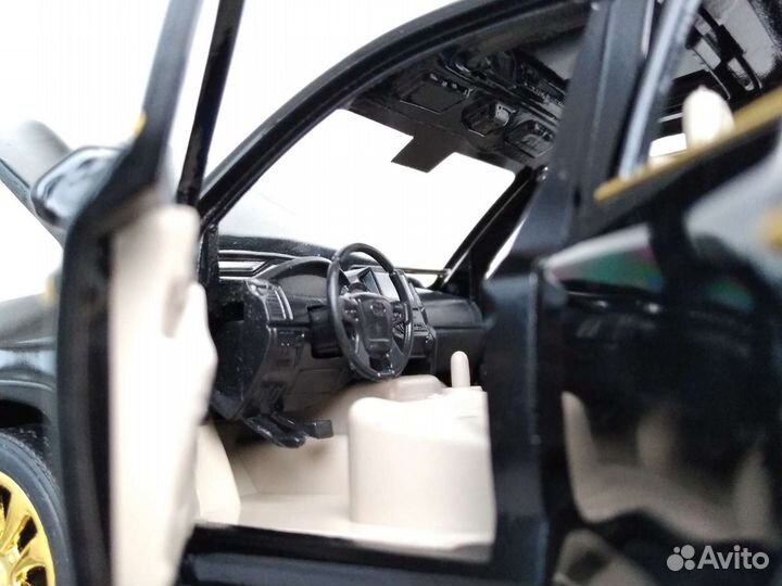 Модель Lexus все открывается, свет, звук 19см