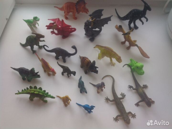 Фигурки животных, насекомых, рыб