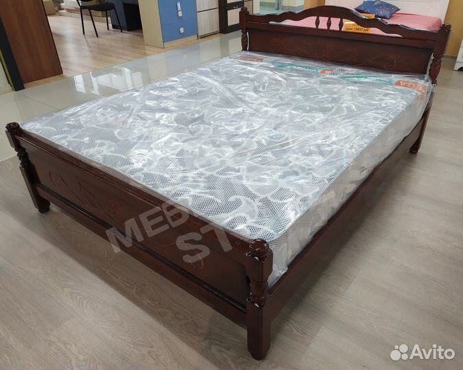 Кровать массив