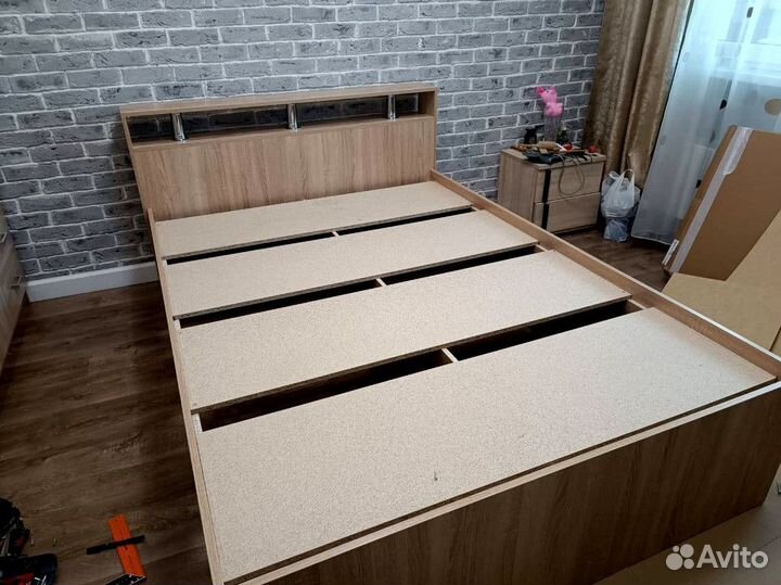 Кровать с ящиками в наличии