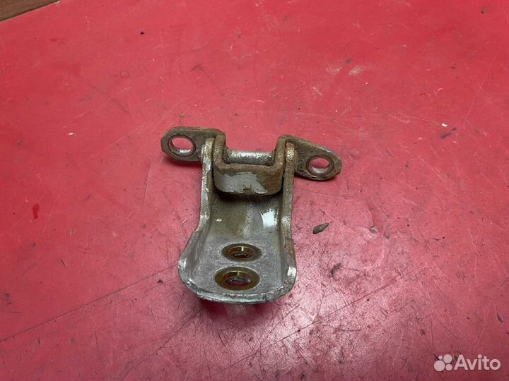 Петля двери задней 824214P000 Nissan Maxima (A33)