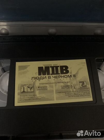 Видеокассета лицензионная VHS Люди в чёрном 2