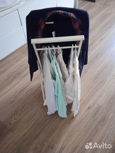 Вешалка металлическая белая детская