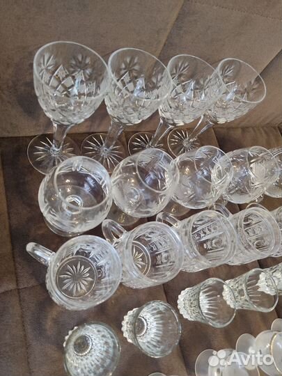 Набор бокалов и рюмок