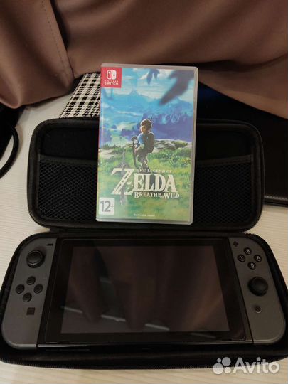 Nintendo Switch + Zelda BotW