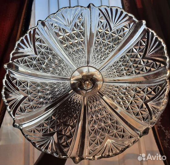 Вазы на ножке конфетницы фруктовницы