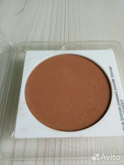 Бронзер Clinique темный с шиммером