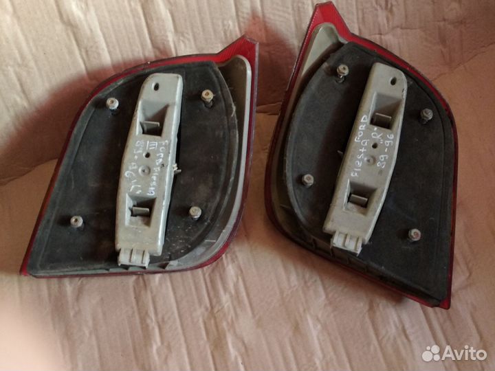 Задние фонари Форд Фиеста МК3
