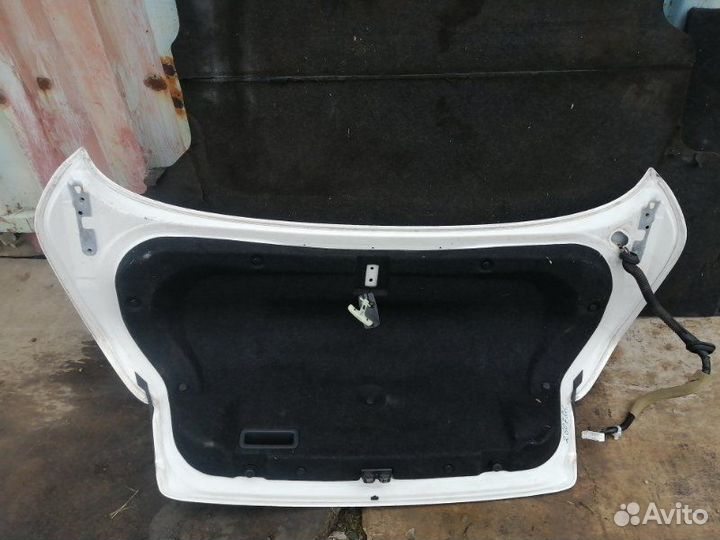 Крышка багажника Infiniti G25 V36