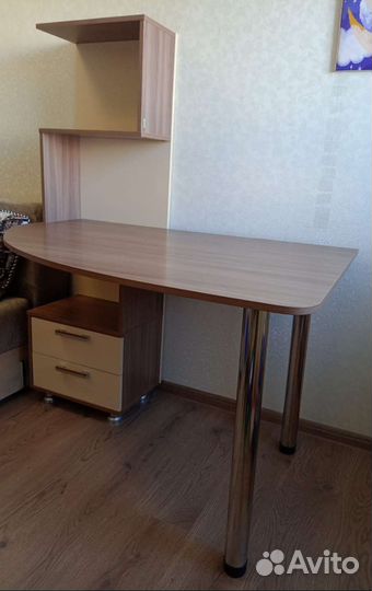 Стол письменный